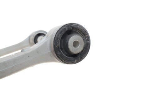 Важіль передньої підвіски rts 96908591