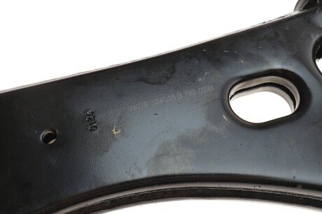 Нижній важіль передньої підвіски skf VKDS324035B