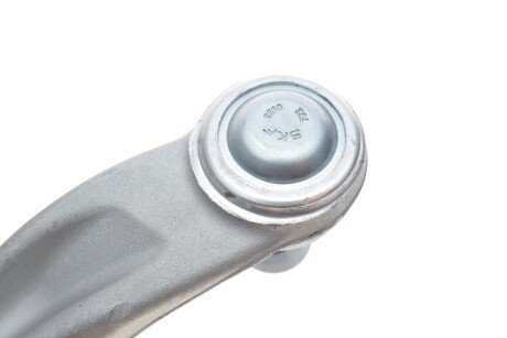 Важіль передньої підвіски skf VKDS321503B
