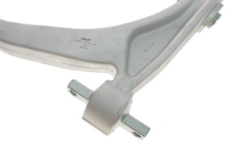 Важіль передньої підвіски skf VKDS322011B