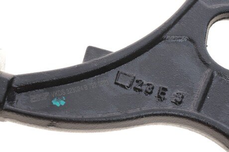 Важіль передньої підвіски skf VKDS323024B