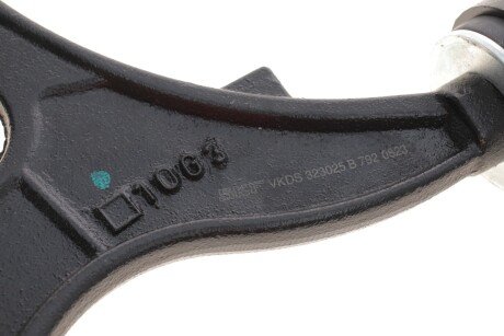 Важіль передньої підвіски skf VKDS323025B