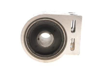 Сайлентблок переднего рычага skf VKDS335009