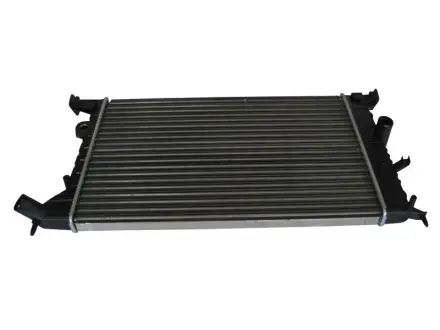 Радіатор охолодження двигуна starline OLA2242