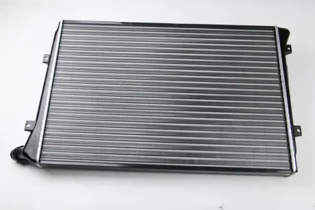 Радиатор охлаждения двигателя thermotec D7W036TT