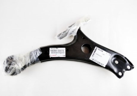 Рычаг передней подвески toyota 4806933070
