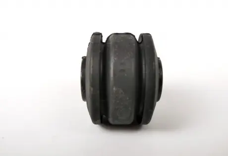 Втулка переднього стабілізатора Toyota 4884960010