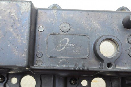 Крышка клапанов trucktec Automotive 0210171