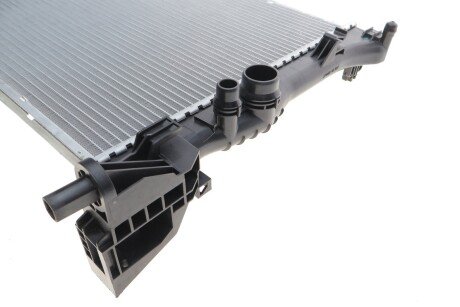 Радиатор охлаждения двигателя trucktec Automotive 0240358