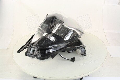 Передняя фара tyc 20A389052B