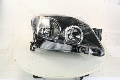 Передняя фара tyc 20A389052B на Опель Астра h