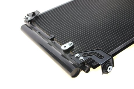 Радіатор кондиціонера TOYOTA AVENSIS/ COROLLA 20D4d/22D4d 05- van Wezel 53005394