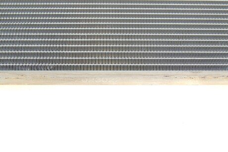 Конденсор кондиционера MBW211 E200>500 02- MT/AT van Wezel 30005307