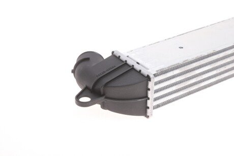 Радиатор интеркулера van Wezel 17004271