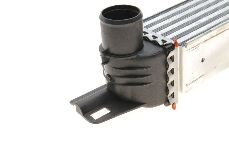 Радиатор интеркулера van Wezel 17004388