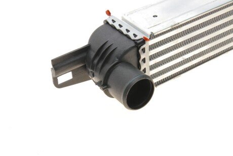 Радиатор интеркулера van Wezel 17004388