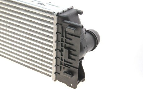 Радиатор интеркулера van Wezel 30004582