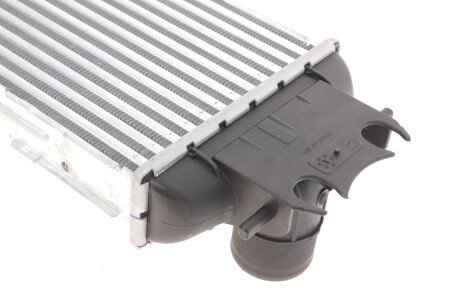 Радиатор интеркулера van Wezel 43004358