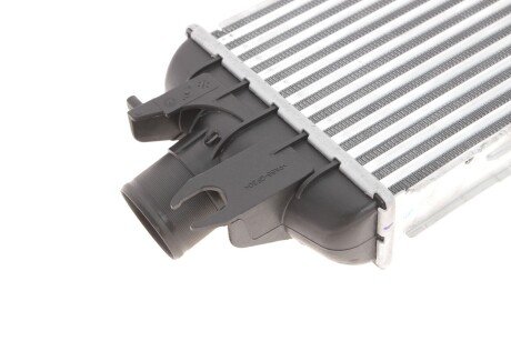 Радиатор интеркулера van Wezel 43004358