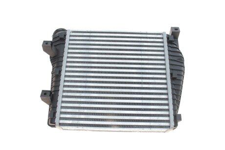 Радиатор интеркулера van Wezel 58004263