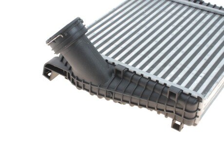 Радиатор интеркулера van Wezel 58004263