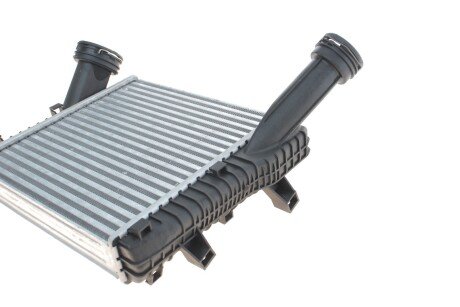 Радиатор интеркулера van Wezel 58004263