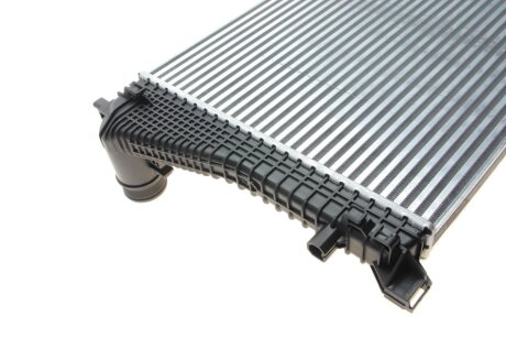 Радиатор интеркулера van Wezel 58014702