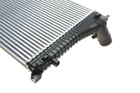 Радиатор интеркулера van Wezel 58014702