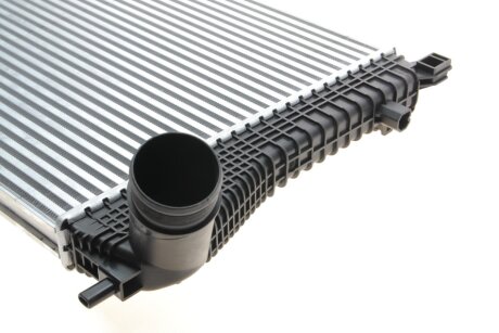 Радиатор интеркулера van Wezel 58014702