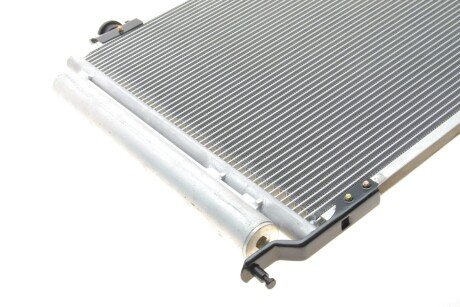 Радіатор кондиціонера TOYOTA AVENSIS 20/24 16V M/A 03- van Wezel 53005393