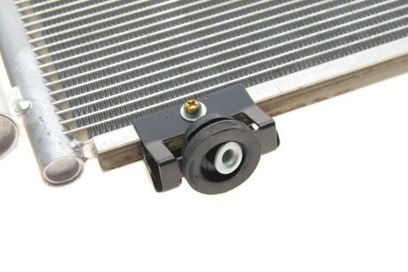 Радіатор кондиціонера TOYOTA AVENSIS 20/24 16V M/A 03- van Wezel 53005393