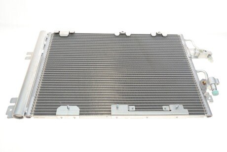 Радіатор кондиціонера van Wezel 37005384 на Рено 11