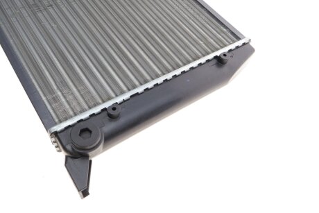 Радиатор охлаждения двигателя van Wezel 03002028