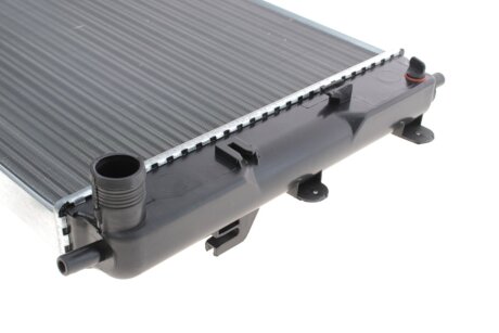 Радіатор охолодження двигуна van Wezel 18002151