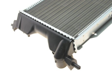 Радиатор охлаждения двигателя van Wezel 37002185