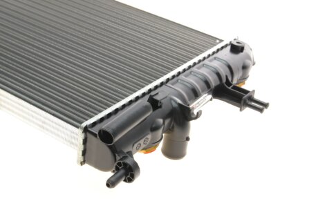 Радиатор охлаждения двигателя van Wezel 37002254