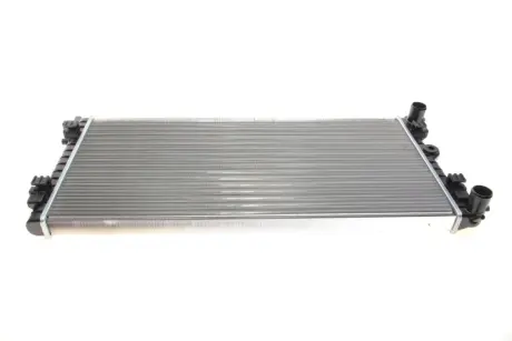 Радиатор охлаждения двигателя van wezel 49002037 Шкода Рапид