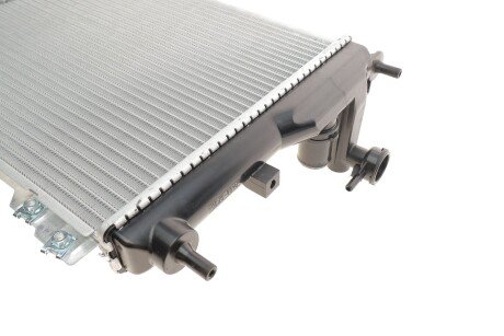 Радіатор охолодження двигуна van Wezel 82002099