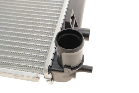 Радіатор охолодження двигуна van Wezel 82002099