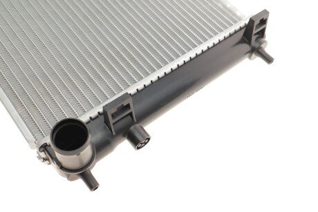 Радіатор охолодження двигуна van Wezel 82002099