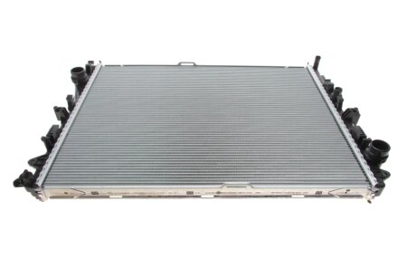 Радиатор охлаждения двигателя vika 19602901 на Мерседес GLC-Class X253/C253