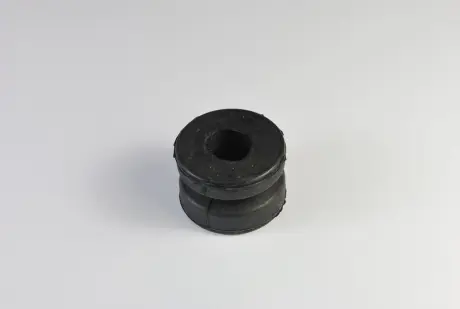 Сайлентблок переднього важеля Yamato J41037BYMT