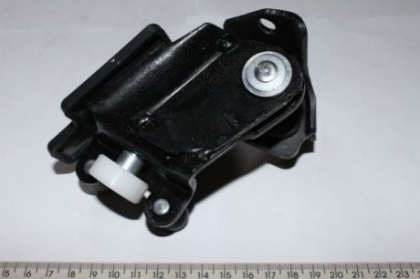 Ролик раздв. двери, (средний) 06- zilbermann 02008